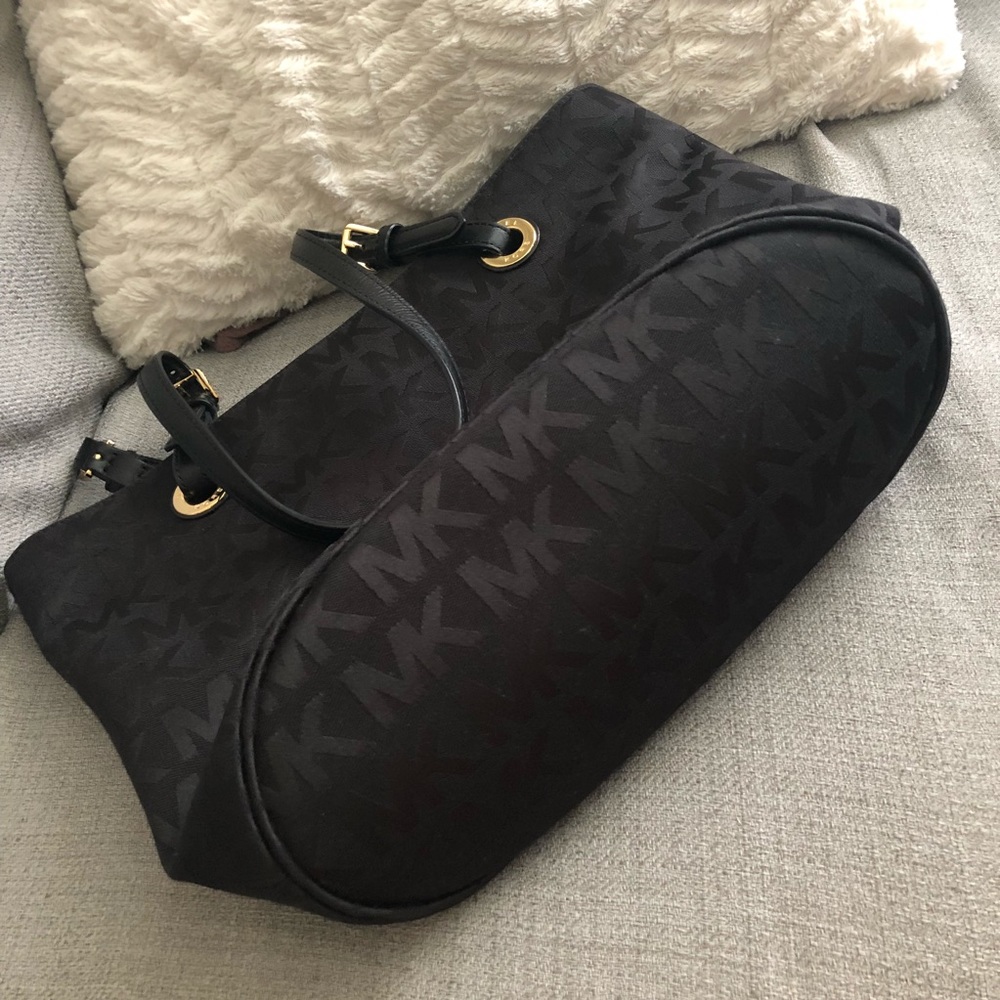 Michael Kors MK purse - Picture 5 of 5